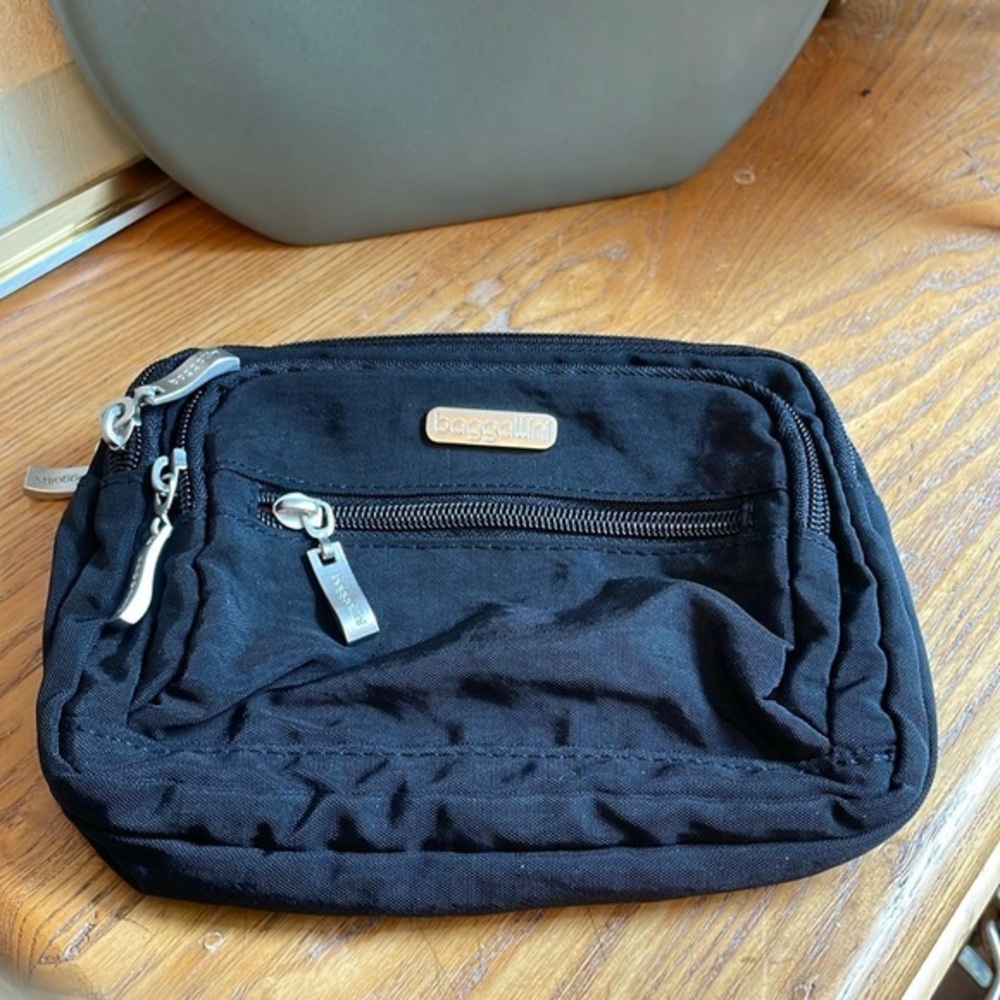 🎪 Baggallini black nylon multi pocket convertible travel bag